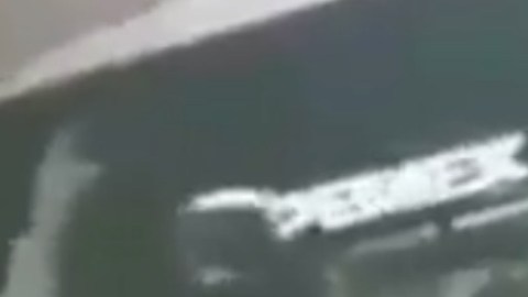 VIDEO: Sicarios del Cártel del Noreste se graban armados al cargar combustible a sus trocas