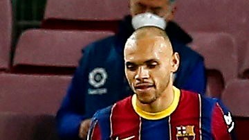 Leo Messi festeja su segundo gol ante el Elche.