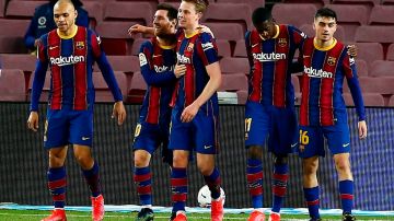 Leo Messi festeja su segundo gol ante el Elche.