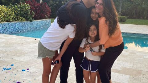 Bárbara Bermudo junto a su esposo, Mario Andrés y sus hijas