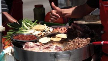 En México hay una gran cultura de comida servida en puestos callejeros.