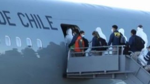 El miércoles despegó el primer vuelo de las Fuerzas Aéreas chilenas con 87 migrantes expulsados.