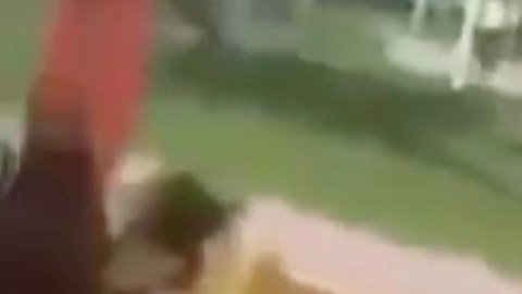 Imagen del momento en el que el vehículo pasó por Ocean Drive, una zona peatonal de Miami Beach.