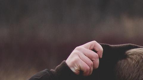 Existen personas que confunden la amistad con el amor.