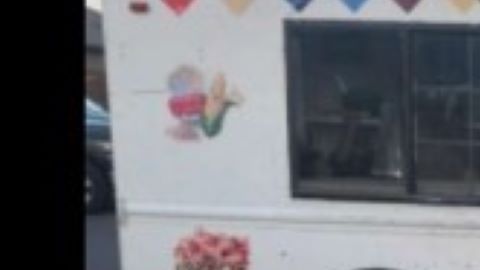 Los inmigrantes en el camión de raspas.