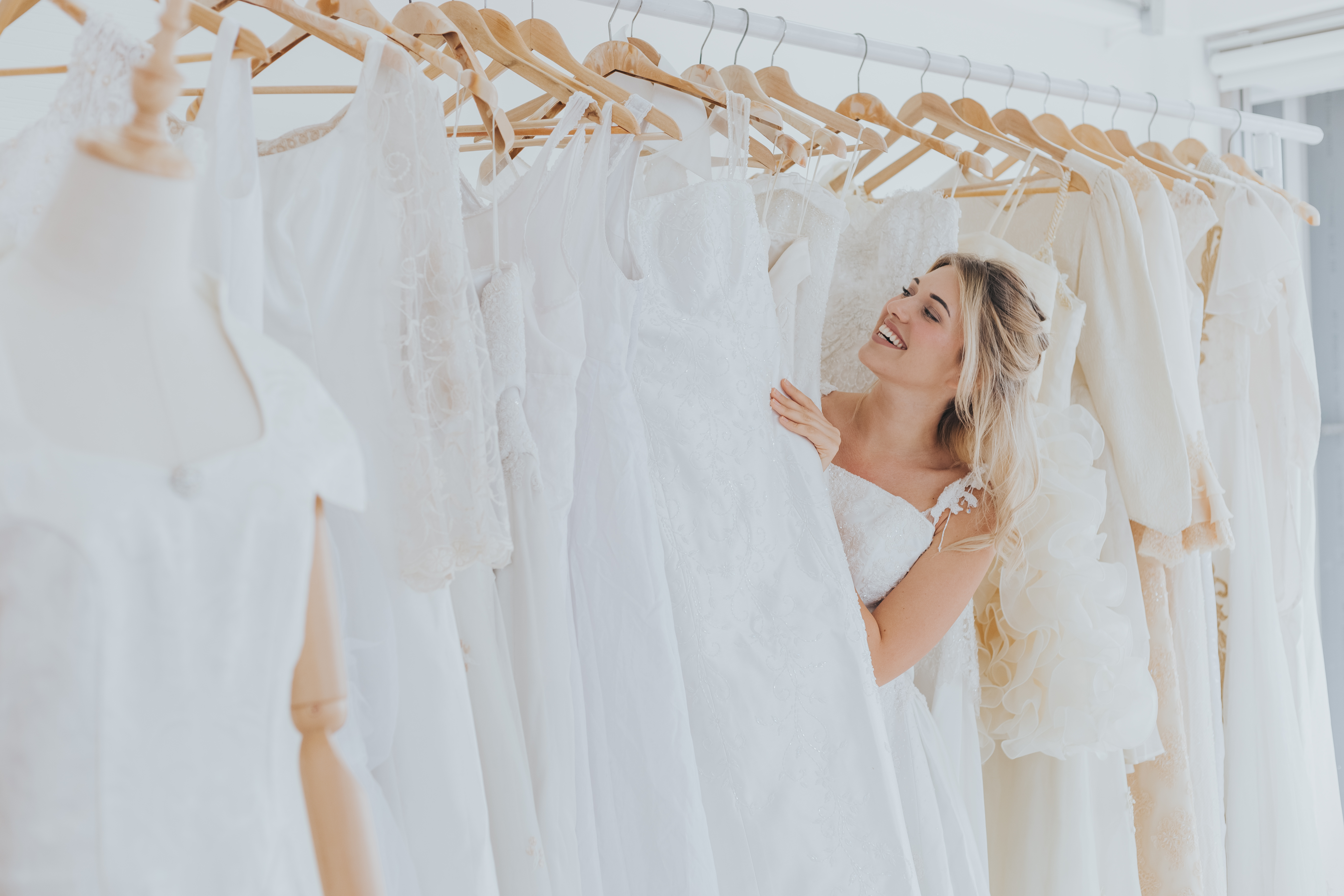 5 vestidos de novia de estilo casual si quieres una boda simple y romántica  - La Opinión