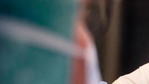 Los bacteriófagos o terapia de fagos es una alternativas a los antibióticos.