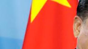 Mandatarios de China y Rusia dándose la mano