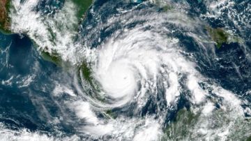 El huracán Iota visto desde un satélite el 16 de noviembre de 2020.