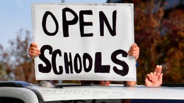 Protesta a favor de abrir las escuelas