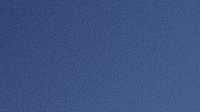 Solicitantes de asilo cruzan un puente internacional de México a EE.UU. el 17 de marzo de 2021 en Ciudad Juárez.