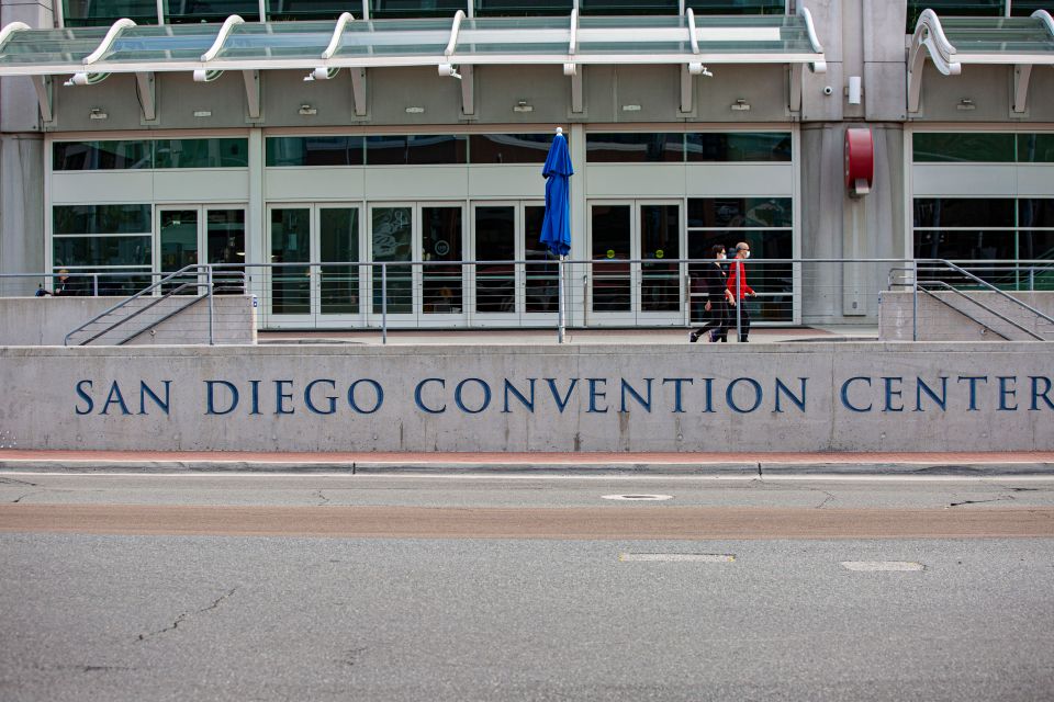 Centro de convenciones de San Diego da refugio a las primeras 500 niñas inmigrantes La Opinión Centro de convenciones de San Diego da refugio a las primeras 500 niñas inmigrantes La Opinión