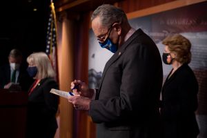 Reducción de beneficiarios del cheque de estímulo y otros 5 cambios en el proyecto de ley del Senado