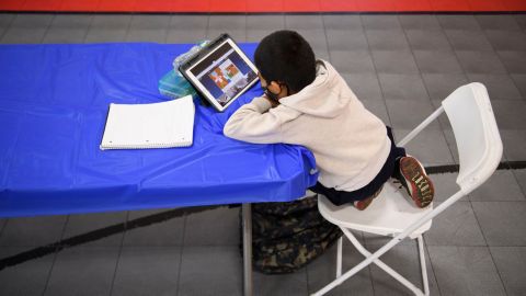 Las clases en línea han traído múltiples problemas para muchas familias.
