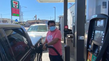 Emmanuel Hernández solo le puso $10 de gasolina por lo caro.