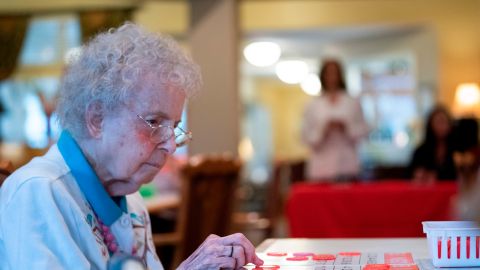 Al menos 10 instalaciones de Brookdale Senior Living habrían ignorado la ley, según la Fiscalía de California.