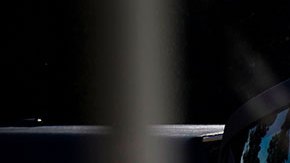 Suben ataud a carroza funeraria