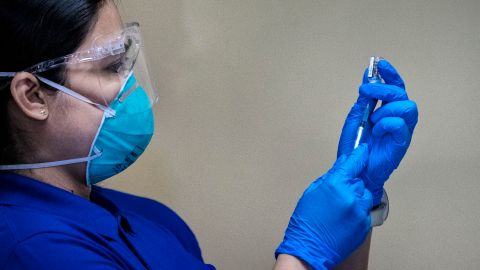 La astróloga asegura que llegará una vacuna que dominará al virus.