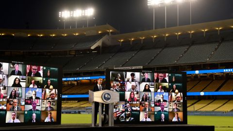 Gavin Newsom realizó su tercer informe de gobierno desde Dodger Stadium.