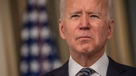 Joe Biden con mirada seria