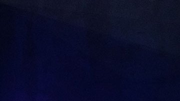 Fachada de salón de masajes y policías