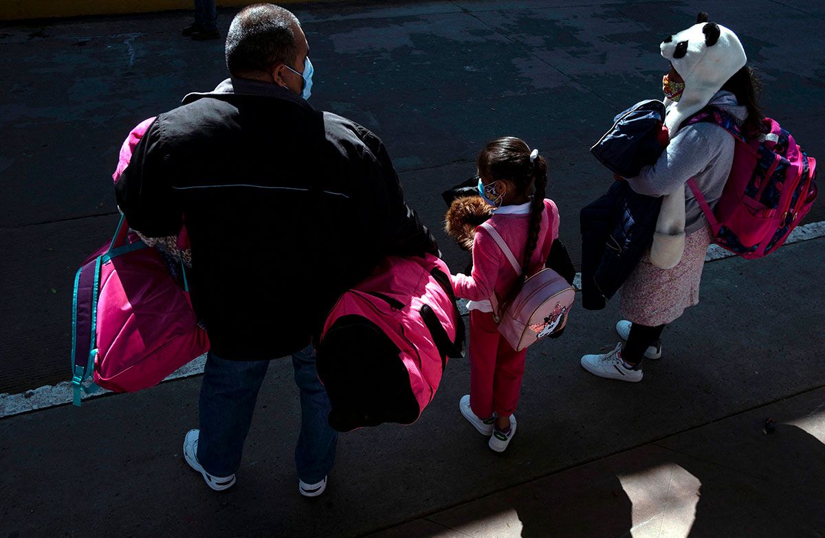 Gobierno de Joe Biden alojará a familias migrantes en hoteles cerca de la frontera con México