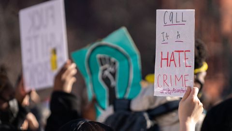Manifestaciones por crímenes de asiáticos