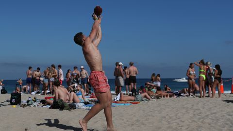 UC Davis tuvo una idea para convencer a estudiantes de no viajar en "spring break".