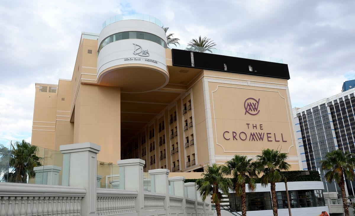 El incidente ocurrió en un puente entre los hoteles Cromwell y Bally's (der.) de Las Vegas.