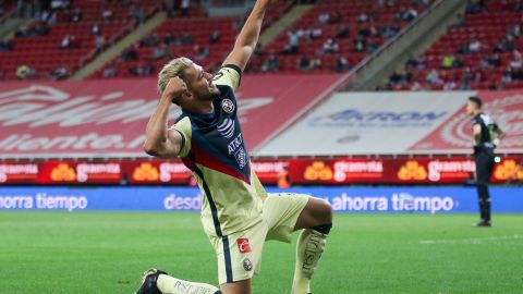 Henry Martín celebró al estilo de Cuauhtémoc Blanco