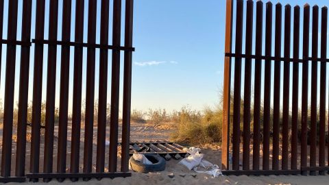 Foto del hoyo en la frontera encontrado por CBP el 2 de marzo de 2021.