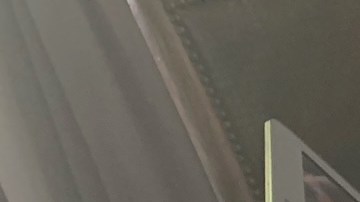 Ruth Jacobo, alumna de tercer grado de la escuela elemental Loara pinta una guitarra. (Cortesía Distrito Escuelas Primarias de Anaheim)