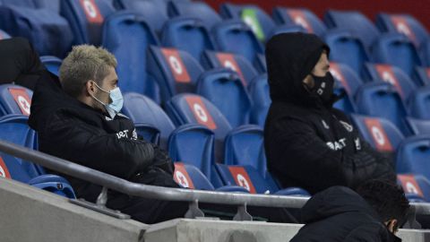 El delantero No pudo participar en el partido porque aún se recupera de su lesión.