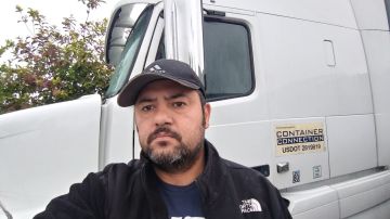 Juan Carlos Giraldo, camionero en el Puerto de LA.