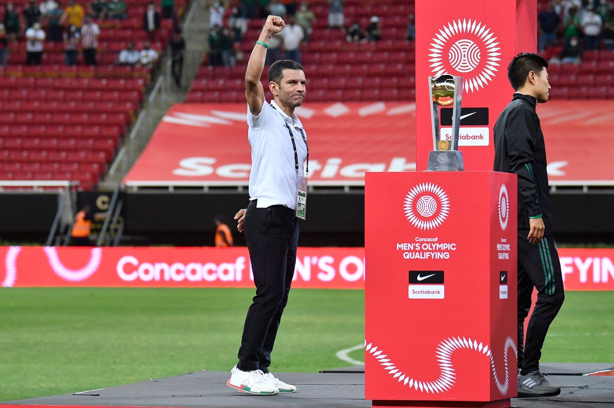 Jaime Lozano respalda a Martino y le “pega” a Vela