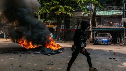 Fuentes de noticias locales y testigos dijeron que más de 90 manifestantes fueron asesinados el sábado.