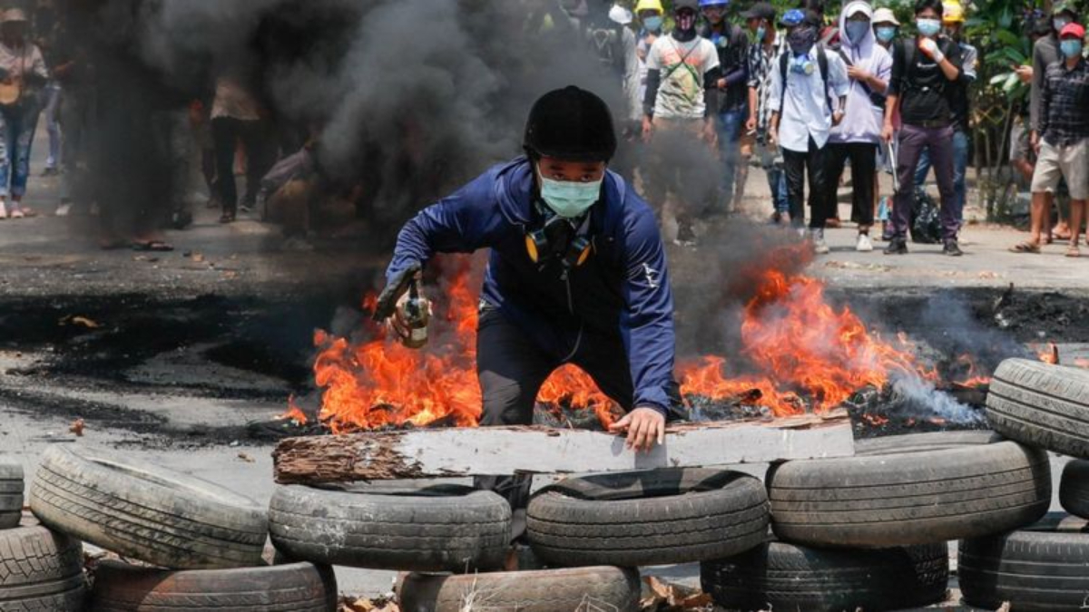 Myanmar l “Nos están matando como pájaros o gallinas” en el día más sangriento desde el golpe de Estado