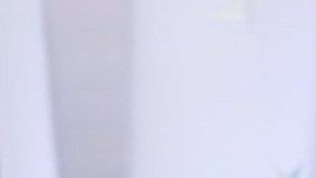 Michelle Pearl junto a su esposo y bebé de dos semanas de nacido. (Suministrada)