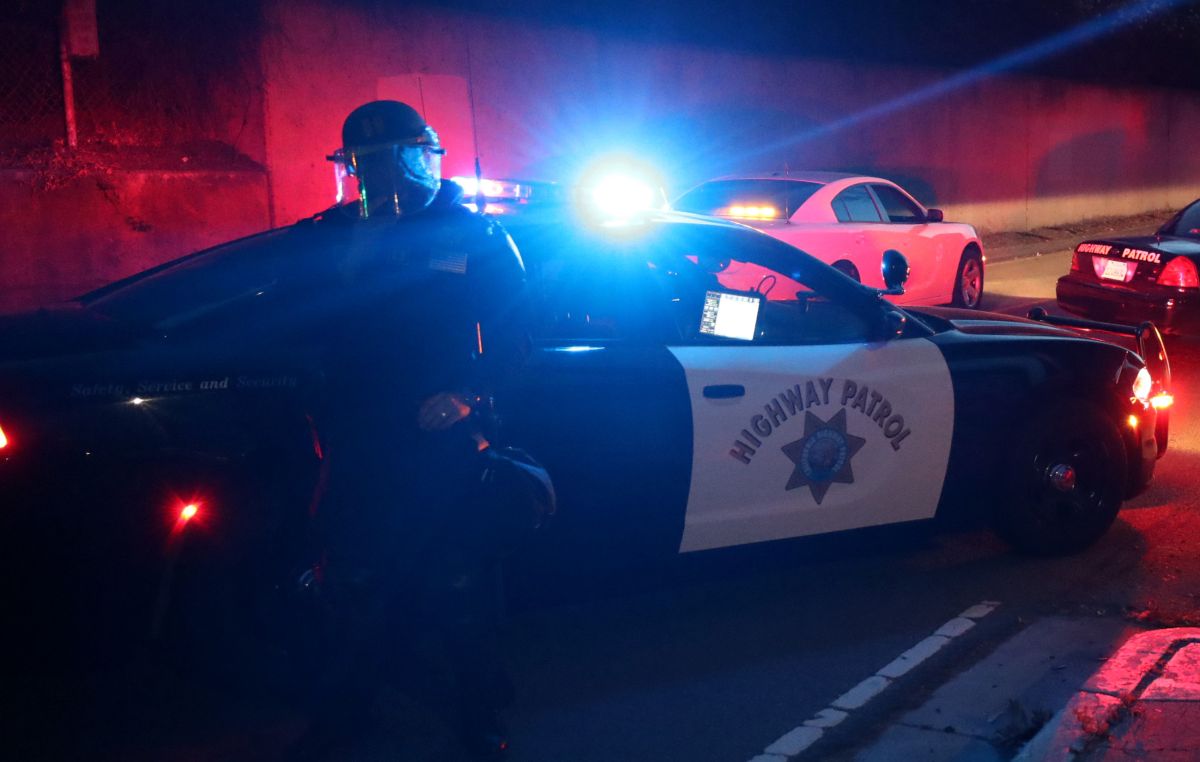 La Patrulla de Caminos de California investiga el accidente que dejó tres adolescentes muertos en Pasadena.