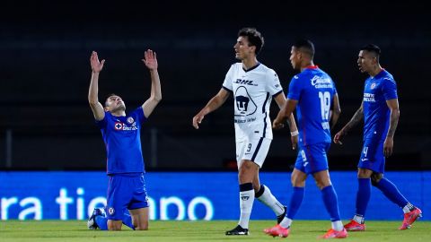 Cruz Azul derrota a Pumas con penal de último minuto