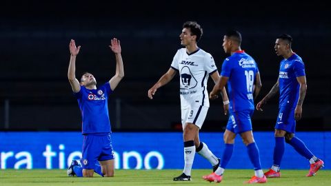 Cruz Azul derrota a Pumas con penal de último minuto