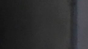 Personas con mascarilla caminando por la calle