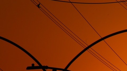 Torres de luz y puesta del sol