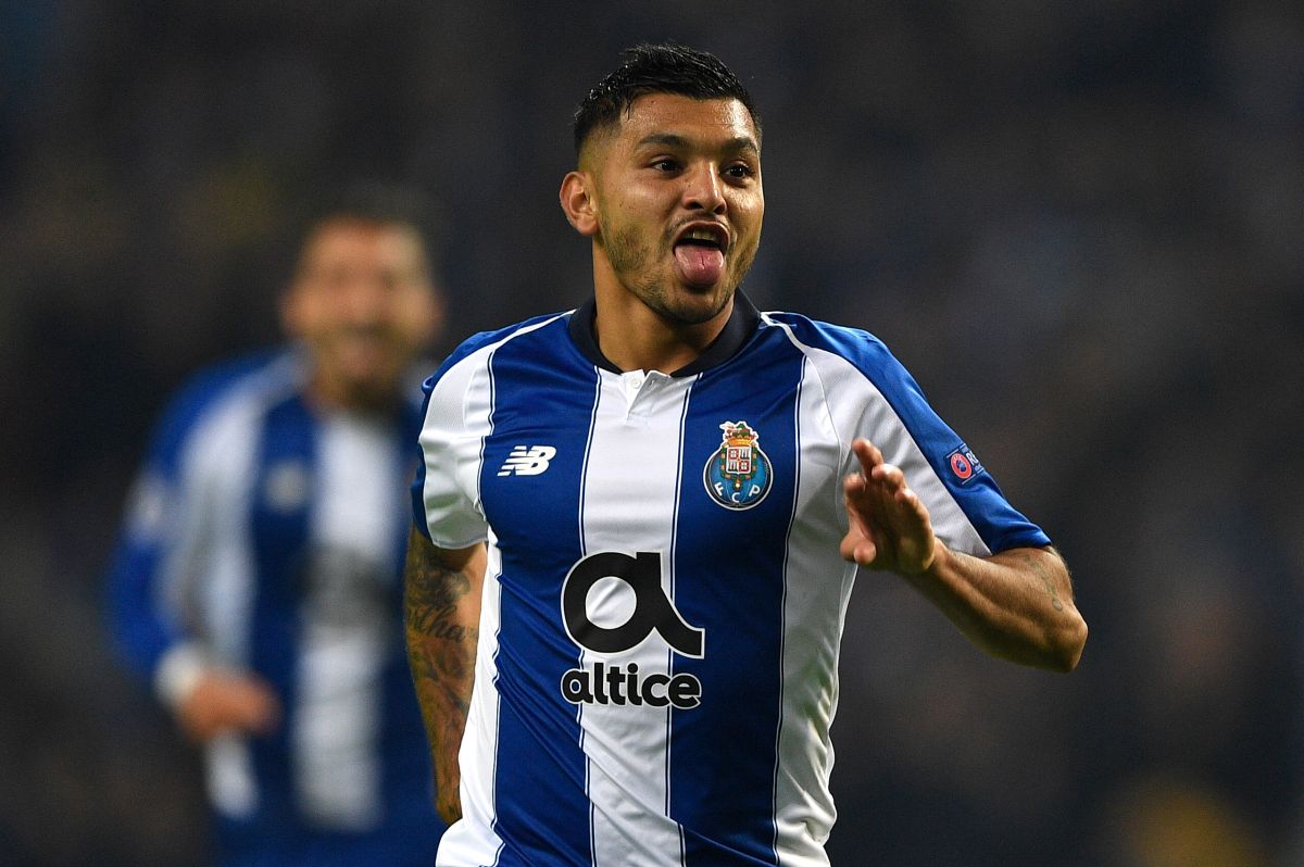 “Tecatito” Corona will have one of the best salaries of Sevilla “Tecatito” Corona will have one of the best salaries of Sevilla