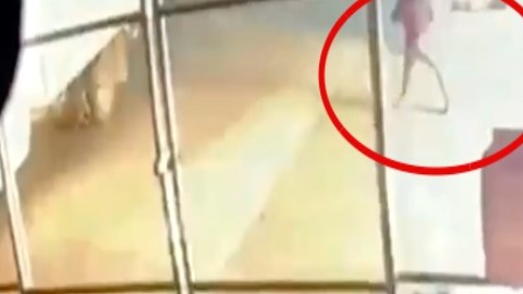 VIDEO: Momento exacto que comando armado incendia bodega al estilo narco