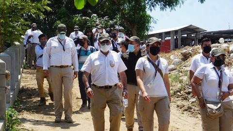 Agentes migratorios de México en frontera con Guatemala