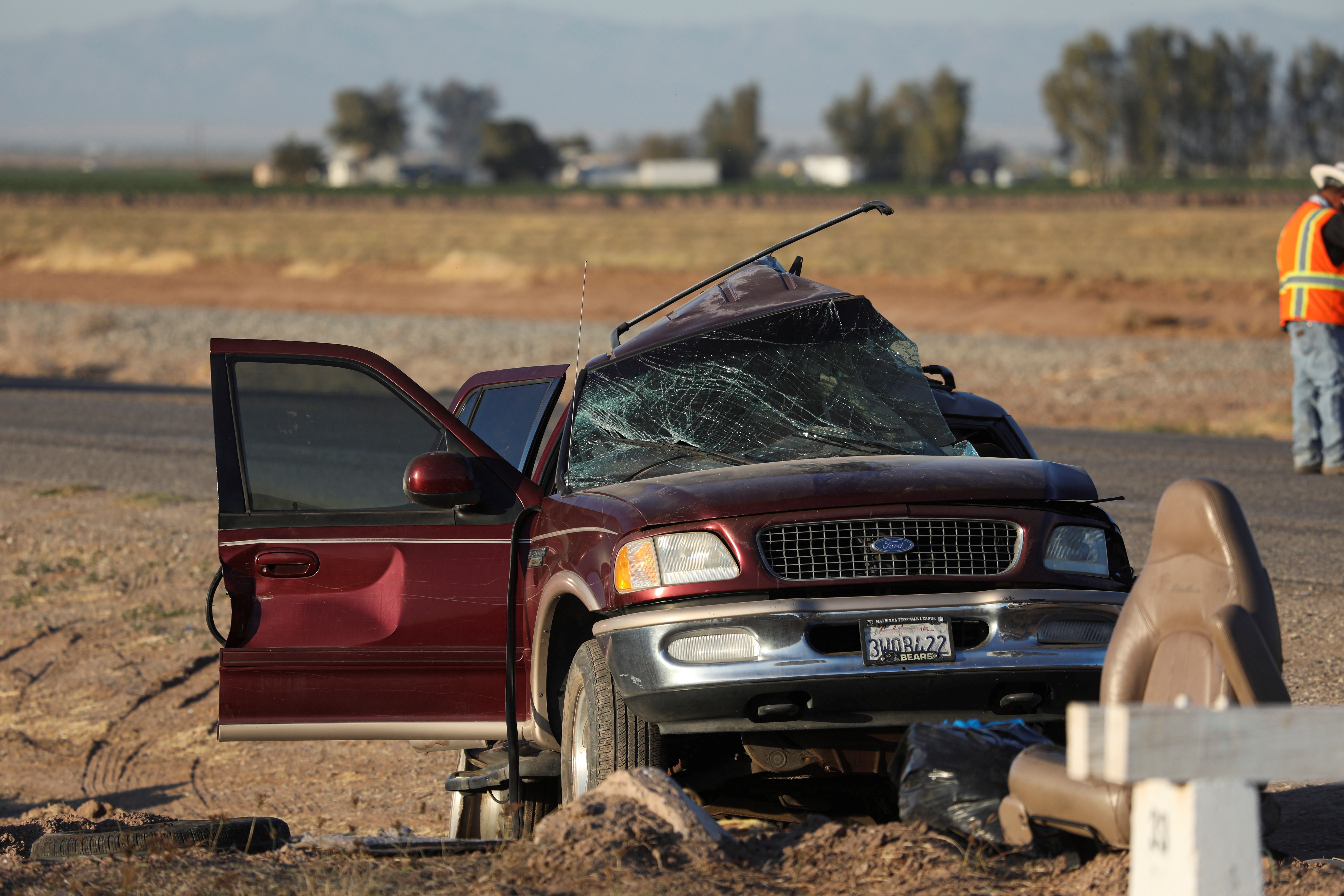 Foto de la camioneta totalmente destrozada después del choque.