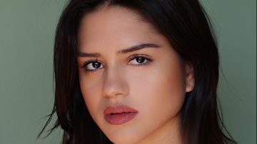 La actriz de origen colombiano Sasha Calle, de 25 años, será la nueva SuperGirl.
