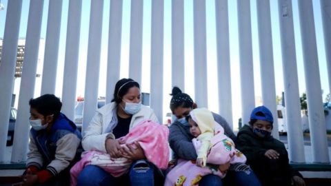 Casi 450,000 personas han sido expulsadas de la frontera sur de EE.UU. bajo la orden Título 42.