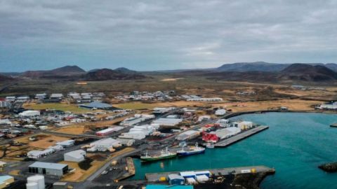 Grindavik queda en una zona de alta actividad volcánica.